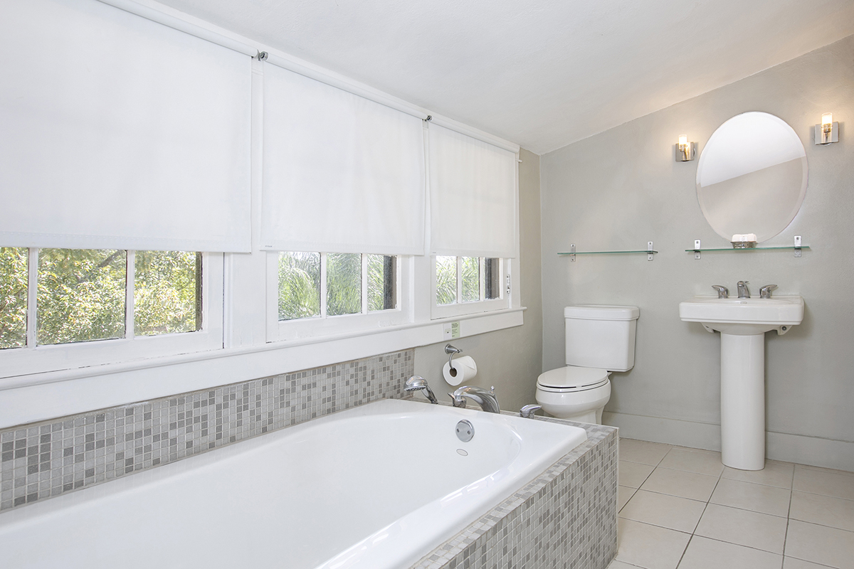 Adora Inn - Mount Dora Hotel - Historic, Comfortable & Stylish